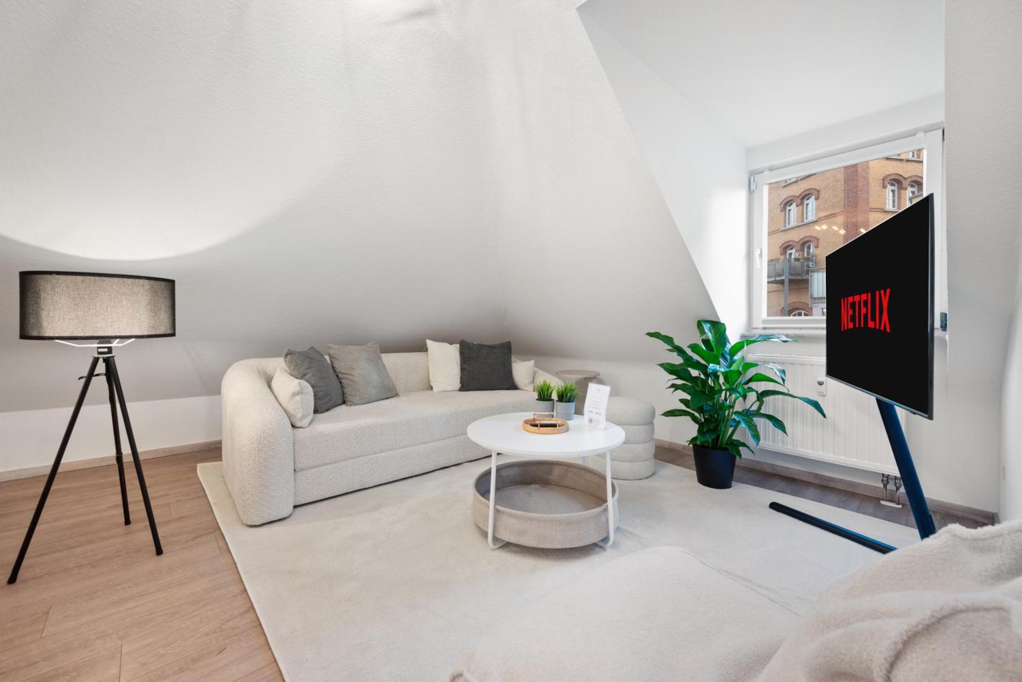Malu Rooms - Im Stadtzentrum, Smarttv, Netflix, 24H Checkin ลุดวิกสบูร์ก ภายนอก รูปภาพ