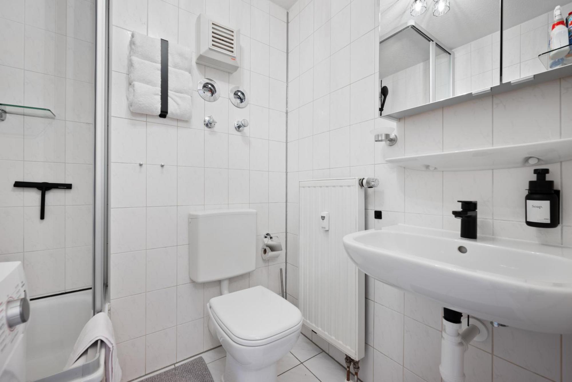Malu Rooms - Im Stadtzentrum, Smarttv, Netflix, 24H Checkin ลุดวิกสบูร์ก ภายนอก รูปภาพ